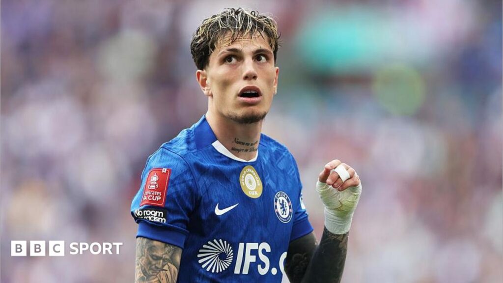 Aston Villa enter talks to sign Chelsea's Garnacho