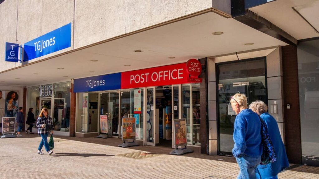 234-year-old book and news chain starts closing hundreds of stores