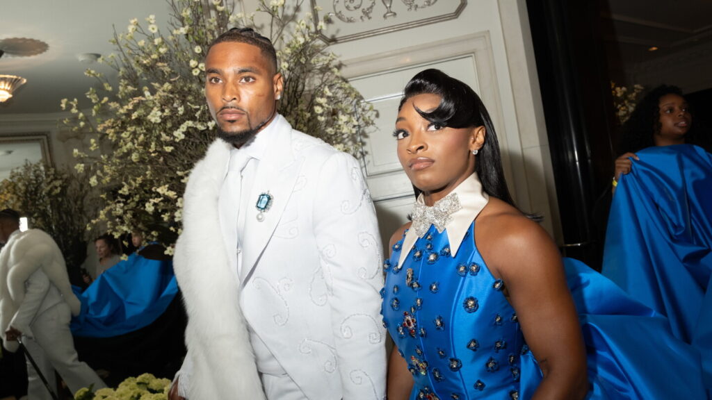 Jonathan Owens, Simone Biles had their Porsche stolen in Chicago by "three men in masks"