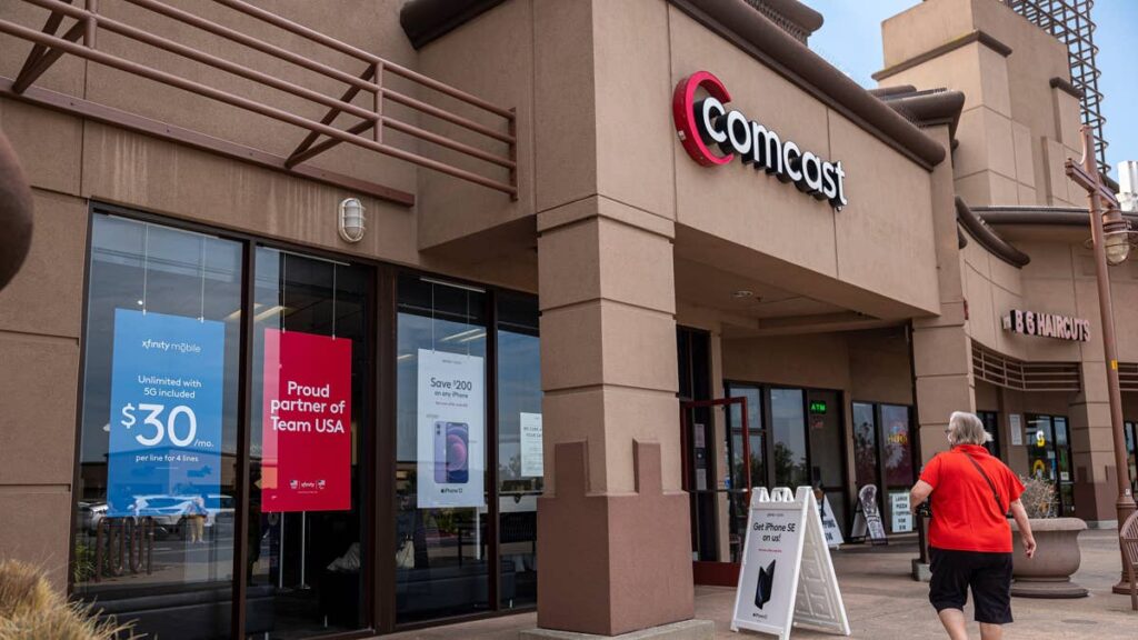 Comcast CFO sends stern warning as broadband customers leave