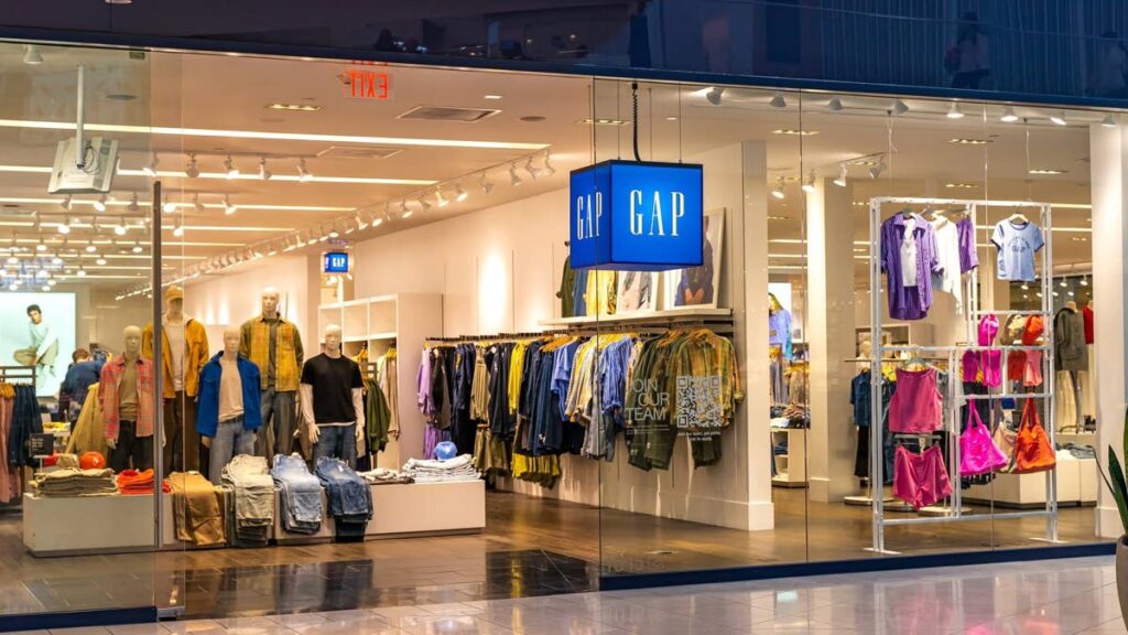 Closing 350 stores didn’t save this iconic mall chain from itself
