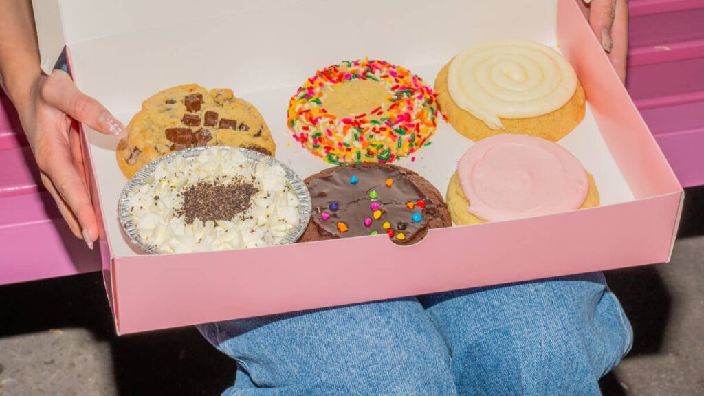 Crumbl introduces $1.99 combo; its franchises are in trouble